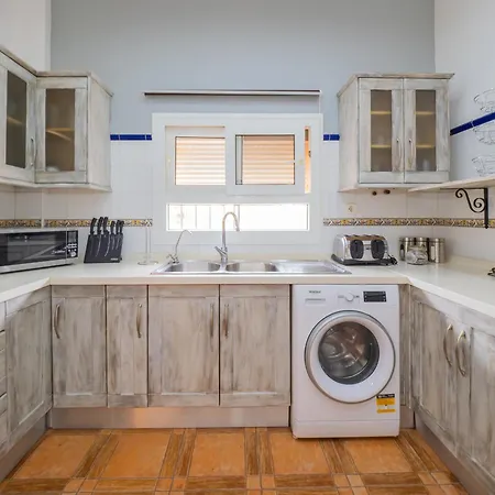 Cubo's Palmeras Altas 14pax